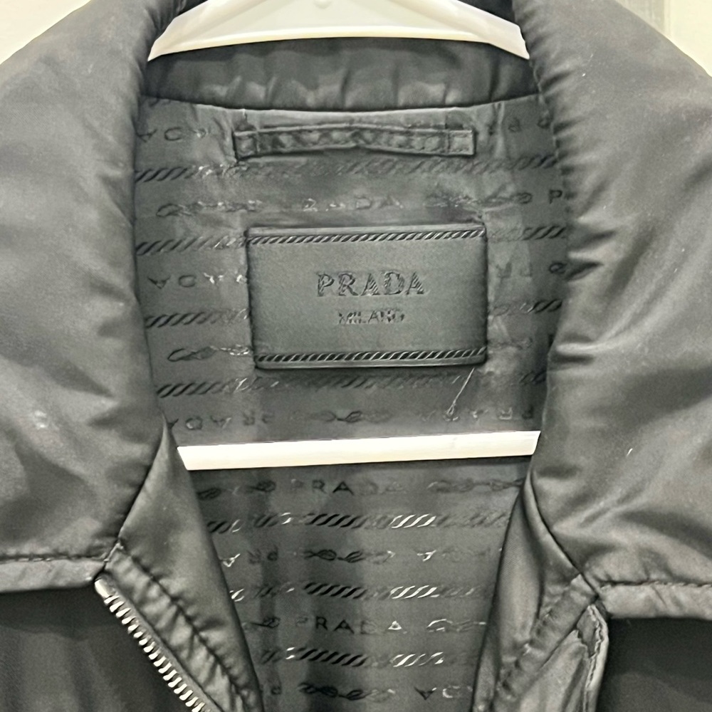 Selling a Prada jacket, medium size and black in color